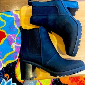 Sturdy, Comfortable Black Ugg Boots